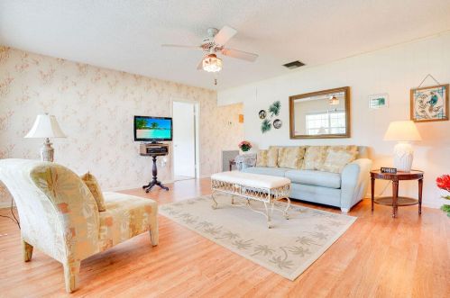 110 Hialeah Ave, Fort Pierce, FL 34982-3417