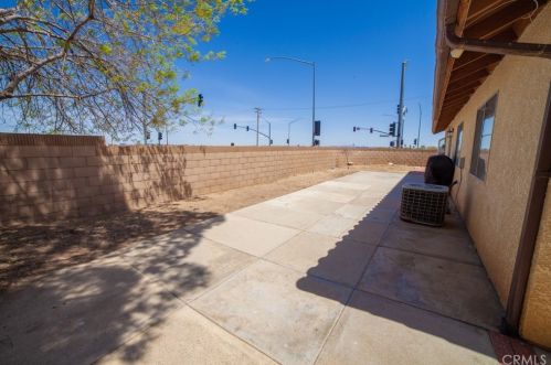 2869 La Vida Dr, Lancaster CA  93535-5873 exterior