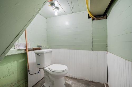 1818 Westmont Ave, Pittsburgh PA 15210-3854 exterior