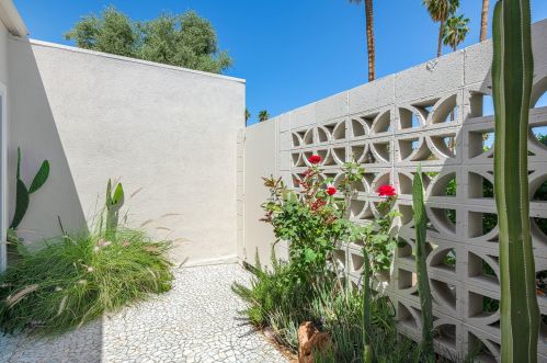 1848 Sandcliff Rd, Palm Springs CA  92264-4844 exterior
