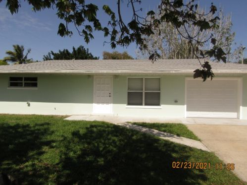 130 Wisteria Ave, Fort Pierce, FL 34982-3450
