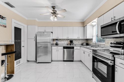 805 26th Ave, Hollywood FL  33020-5704 exterior