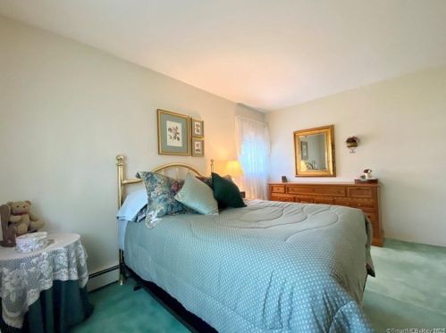 242 Dahlia Dr, Mahopac NY  10541-3768 exterior