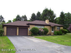 15 James St, Dallas, PA 18612-9709