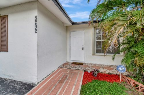 5292 Cannon Way, West Palm Beach FL  33415-3700 exterior