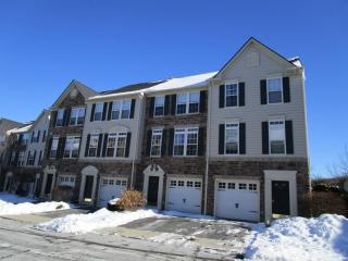 1621 Oakridge Ln, Hellertown, PA 18055-1179