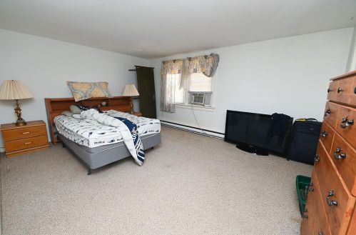 17 English Range Rd, Derry NH 03038-5323 exterior