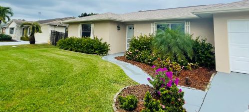 667 Crescent Ave, Fort Pierce, FL 34984-4504