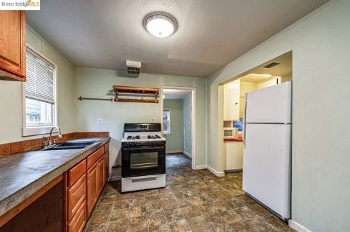 4327 Essex St, Oakland CA 94608-1216 exterior