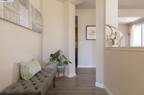 1586 Chandler St, Oakland, CA 94603-3883