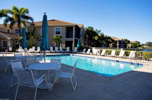 4751 Stratford Ct, Naples FL  34105-6692 exterior