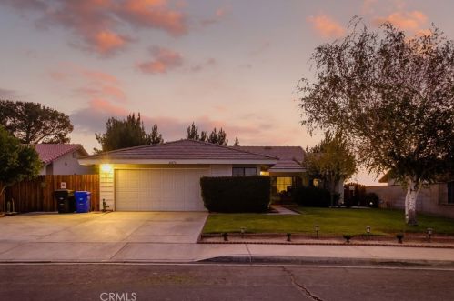 15372 Mesquite Ave, Victorville, CA 92394-5516