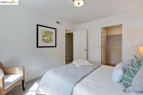 5904 Canning St, Oakland CA 94609-1306 exterior