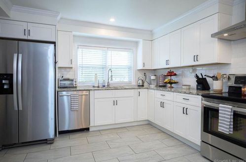 80 Circle Dr, Litchfield CT  06750-1710 exterior