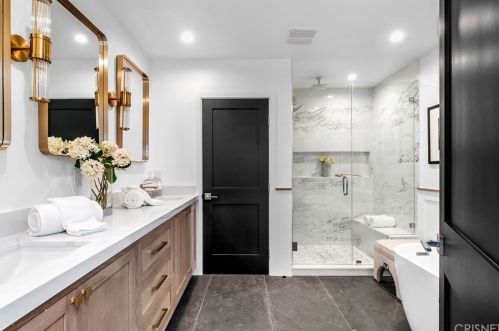 5465 Saloma Ave, Van Nuys CA  91411-3643 exterior