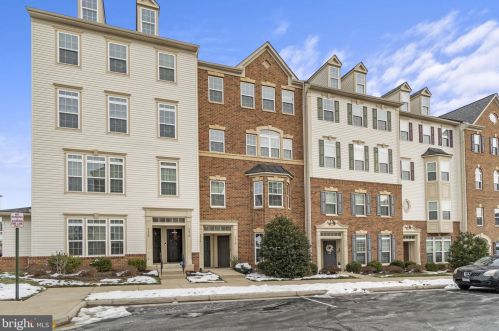 7516 Brunson Cir, Gainesville, VA 20155
