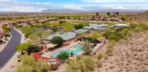 584 Twin Peaks Pkwy, San Tan Valley AZ  85143-5828 exterior