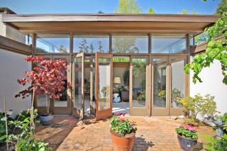 7102 55th Ave, Seattle, WA 98118-4206