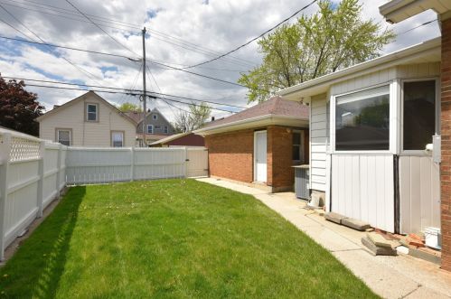 1519 55, Milwaukee WI 53214-5243 exterior