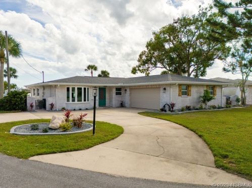 716 Palm Circle Dr, Daytona Beach, FL 32127-6130