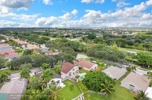 2489 191 Ave, Hollywood FL  33029-4610 exterior