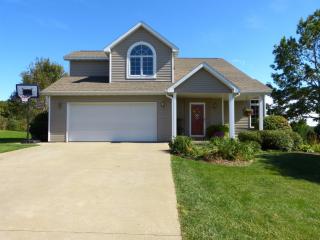 962 202nd Ave, Pella, IA 50219-7899