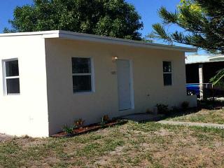 1071 18th St, Hialeah, FL 33013-4313