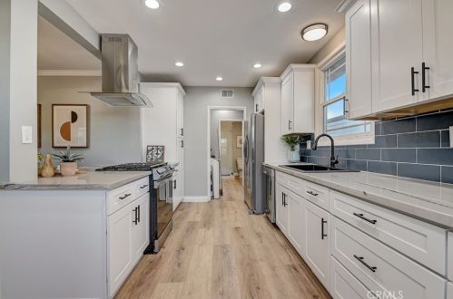 820 Stevely Ave, Long Beach CA 90815-3557 exterior