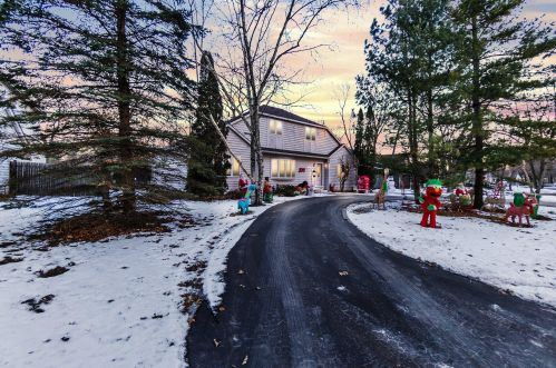 8743 3rd Ave, Kenosha, WI 53158-4709