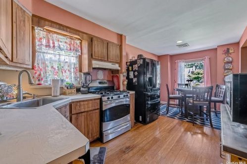 3680 Stokes Ave, Bethpage NY  11714-4132 exterior