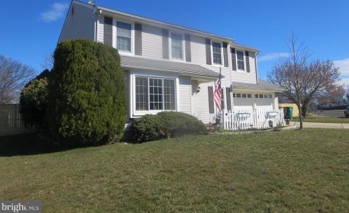 556 Fernwood Ln, Fairless Hills, PA 19030-3804