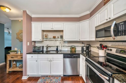40-200 4th St, Canaan Lake, NY 11772-2138