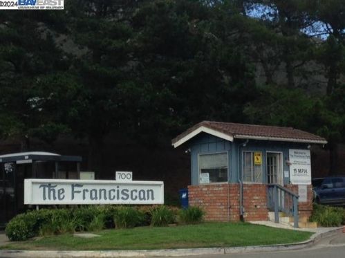 176 Harbor Dr, Daly City CA  94014-2829 exterior
