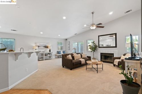 3889 Oak Grove Ct, Oakley CA  94561-4218 exterior