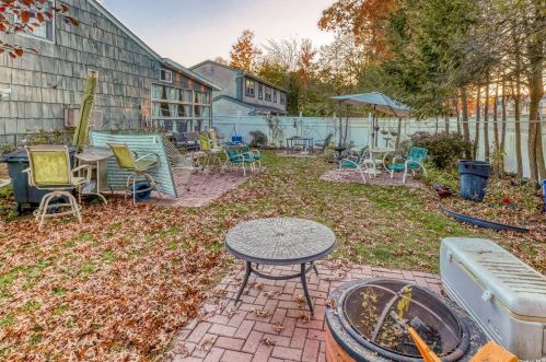 1 Greentree Cir, Westbury NY  11590-1510 exterior