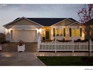 3274 Oxford St, Woodburn, OR 97071-4561