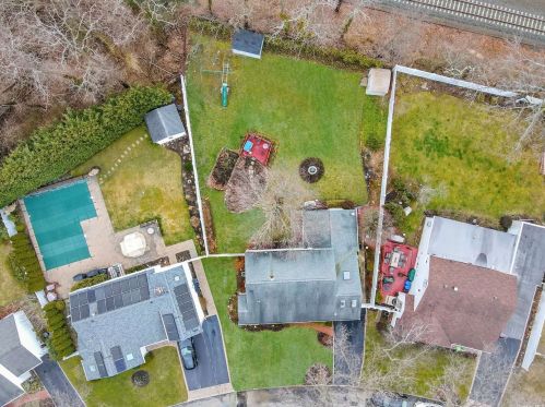 40 Royal Ln, Northport NY  11768-3332 exterior