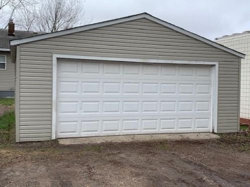 908 Sibley Ave, Litchfield MN  55355-3517 exterior