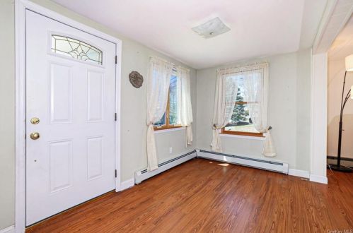 1674 Central St, Yorktown Hgts, NY 10598-4704