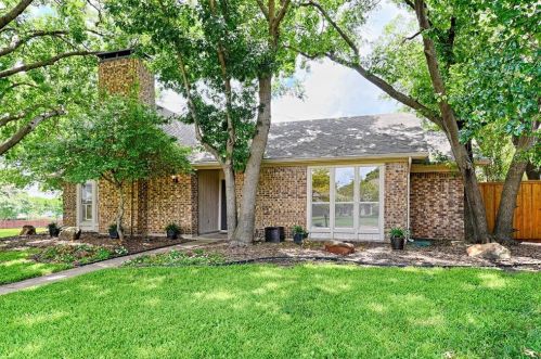 1512 Englecrest Dr, Richardson, TX 75081-1926