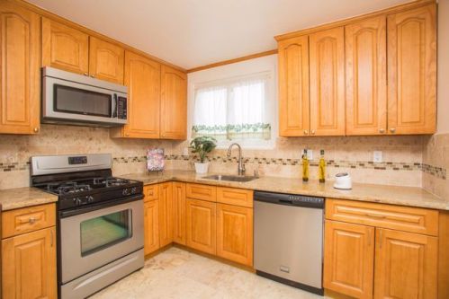 424 Lynbrook Dr, Pacifica, CA 94044-1759