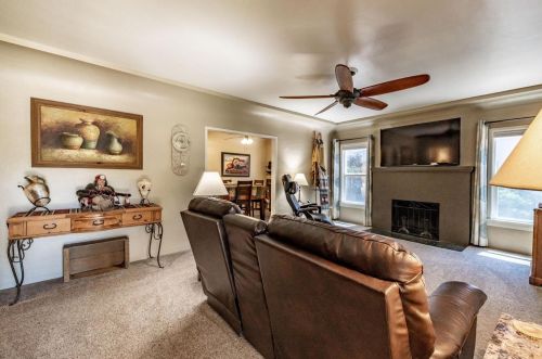 956 J St, Los Banos CA  93635-4321 exterior