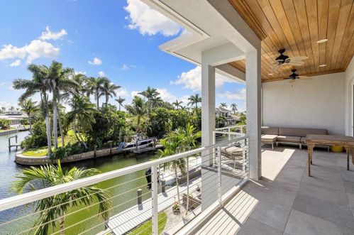 1266 Cobia Ct, Naples FL  34102-1549 exterior