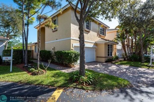 941 12th Ter, Hollywood, FL 33019-3141