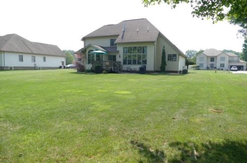 3104 Sugarberry Ln, New Castle PA  16105-1382 exterior