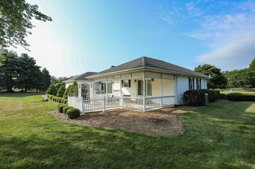 6850 Castlewood Dr, Carroll OH  43112-9786 exterior