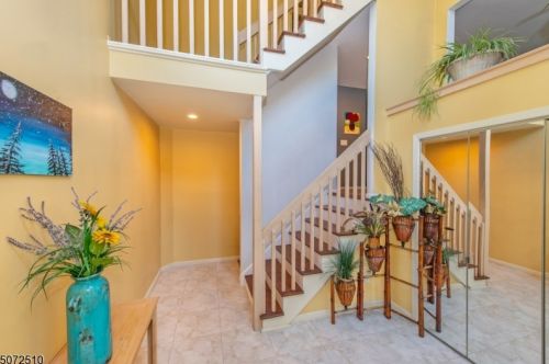 49 Mill Pond Rd, West Paterson, NJ 07424-2989