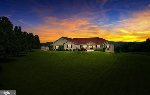 628 Hook Hill Rd, Richmond National Battlefiel, VA 22835-3502