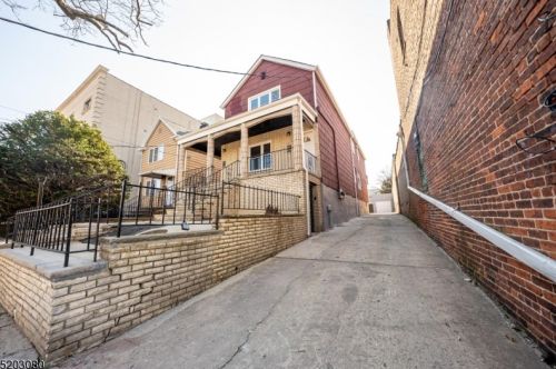 76 25th St, Bayonne NJ  07002-4937 exterior