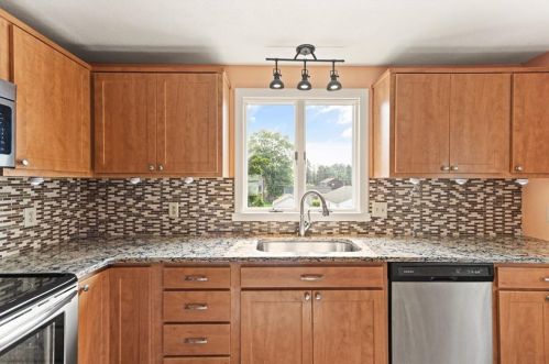 305 Minerva Ave, Cumberland RI  02864-7543 exterior